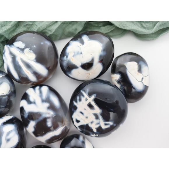 Orca Agate Palm Stone - Picture 4 of 8